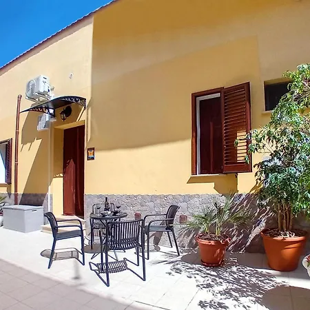 Holiday home Casa Turistica Baglio Giallo *